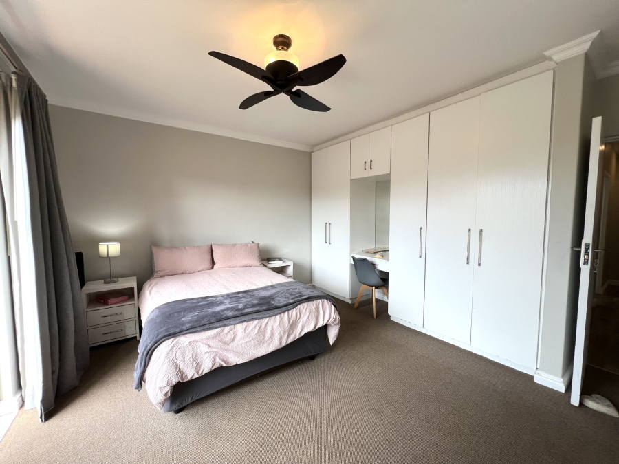4 Bedroom Property for Sale in Wavecrest Eastern Cape